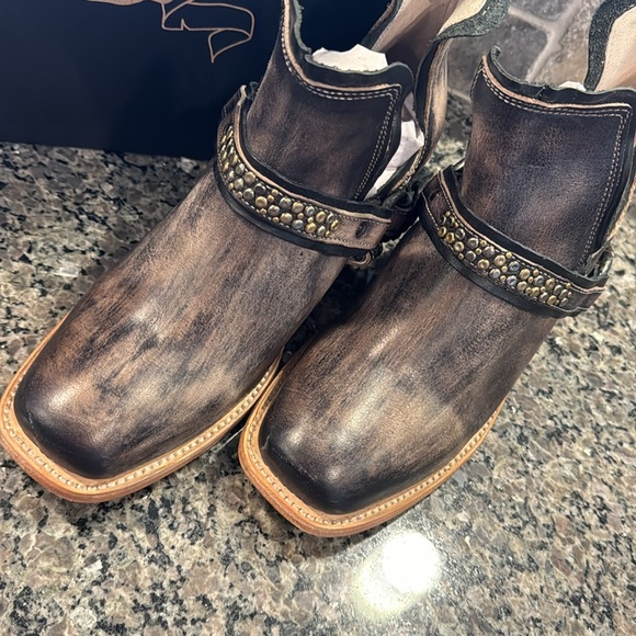 Freebird - Dusty - Picture 2 of 6